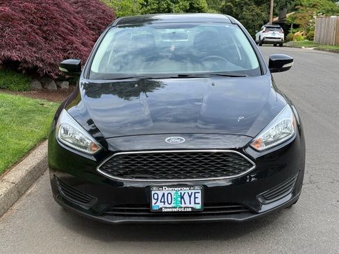 Used 2018 Ford Focus SE w/ Cold Weather Package FWD image 4
