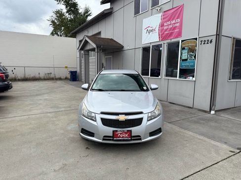 Used 2013 Chevrolet Cruze LT image 3