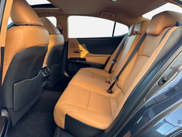 Used 2025 Lexus ES 350 w/ Premium Package FWD image 11