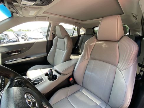 Used 2024 Toyota Venza Limited AWD/4WD image 19