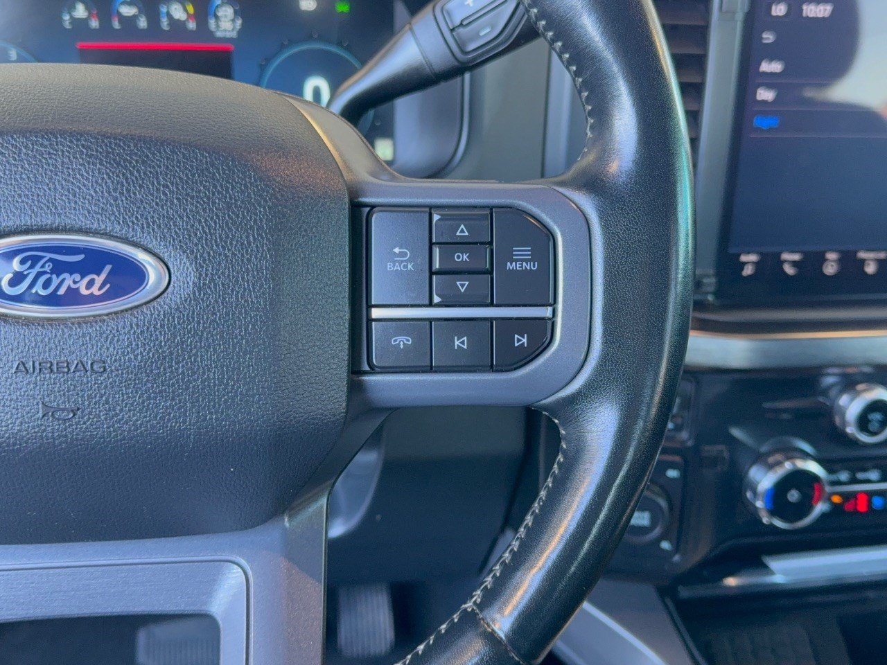 Used 2023 Ford F350 Lariat w/ Lariat Ultimate Package AWD/4WD image 19