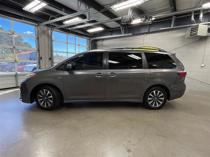 Used 2018 Toyota Sienna LE AWD/4WD image 2