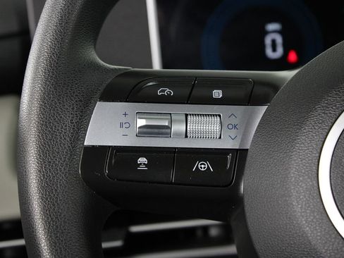 Certified 2025 Hyundai Tucson SE image 24