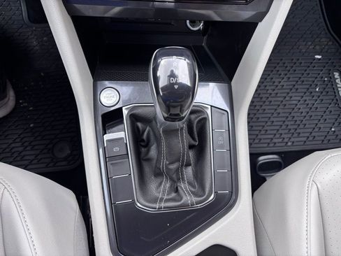 Used 2022 Volkswagen Tiguan SE image 25