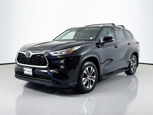 Used 2020 Toyota Highlander XLE AWD/4WD image 1