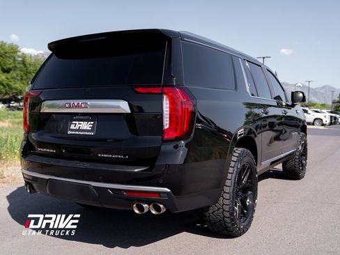 Used 2023 GMC Yukon XL Denali image 12