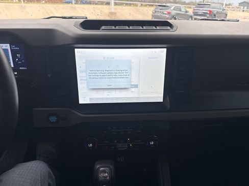 Used 2023 Ford Bronco Wildtrak image 11