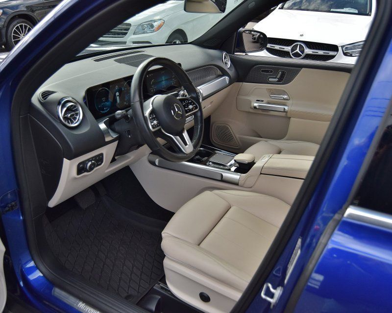 Used 2021 Mercedes-Benz GLB 250 4MATIC w/ Premium Package image 15
