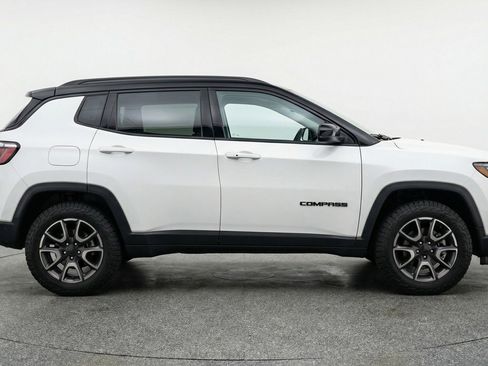 Used 2025 Jeep Compass Trailhawk AWD/4WD image 11