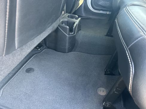 Used 2022 Jeep Wrangler Unlimited Sahara image 36