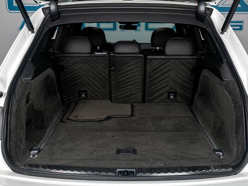 Used 2017 Bentley Bentayga image 27