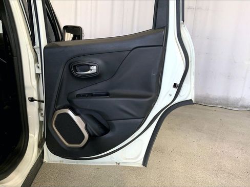 Used 2015 Jeep Renegade Limited FWD image 23