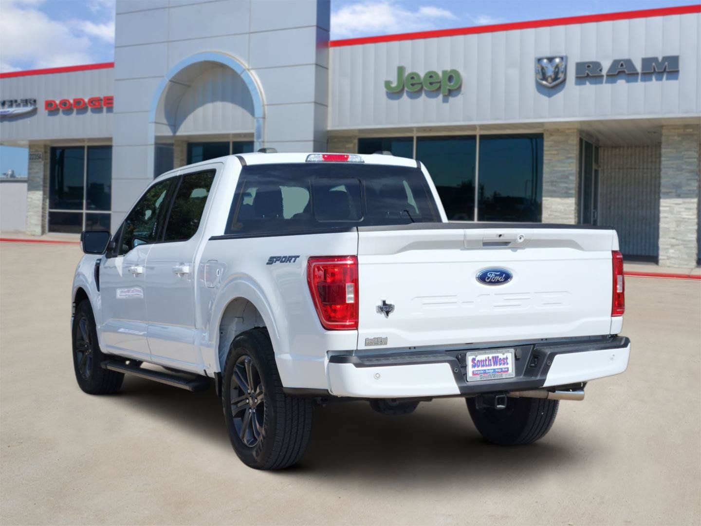 Used 2023 Ford F150 XLT w/ Equipment Group 302A High RWD image 4