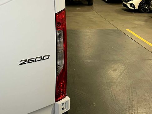 Used 2025 Mercedes-Benz Sprinter 2500 image 16