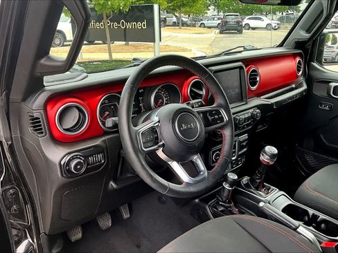 Used 2018 Jeep Wrangler Rubicon AWD/4WD image 16