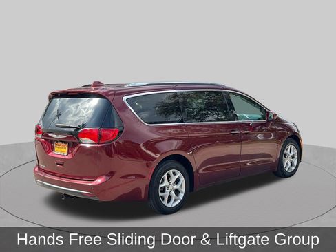 Used 2017 Chrysler Pacifica Touring-L Plus FWD image 5