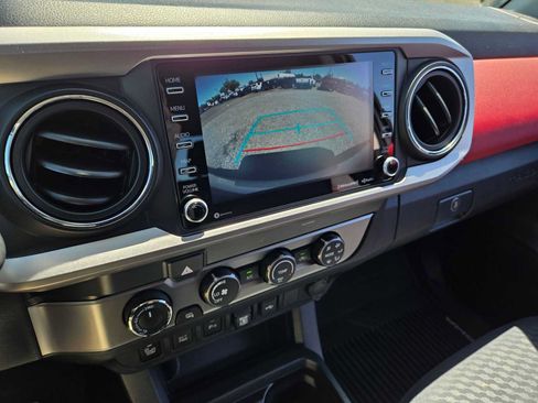 Used 2020 Toyota Tacoma SR5 AWD/4WD image 33