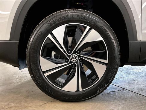 New 2026 Volkswagen Taos SE AWD/4WD image 9