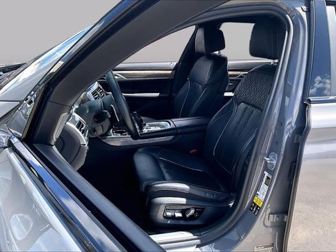 Used 2020 BMW 750i xDrive w/ Executive Package AWD/4WD image 7