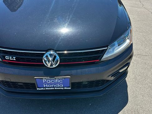 Used 2017 Volkswagen Jetta GLI FWD image 5
