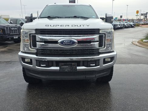 Used 2017 Ford F250 XLT w/ XLT Premium Package image 2