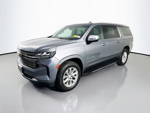 Used 2022 Chevrolet Suburban Premier AWD/4WD image 3