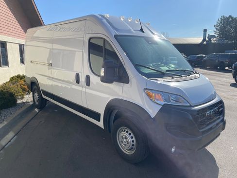 New 2025 RAM ProMaster 2500 w/ Convenience Group image 3