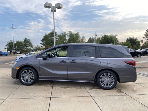 New 2026 Honda Odyssey Touring image 6