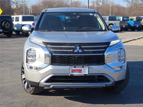 Used 2025 Mitsubishi Outlander SEL image 4
