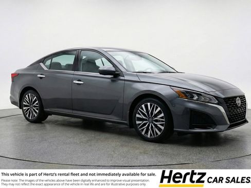 Used 2025 Nissan Altima 2.5 SV image 1