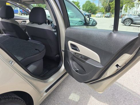 Used 2014 Chevrolet Cruze LS image 31