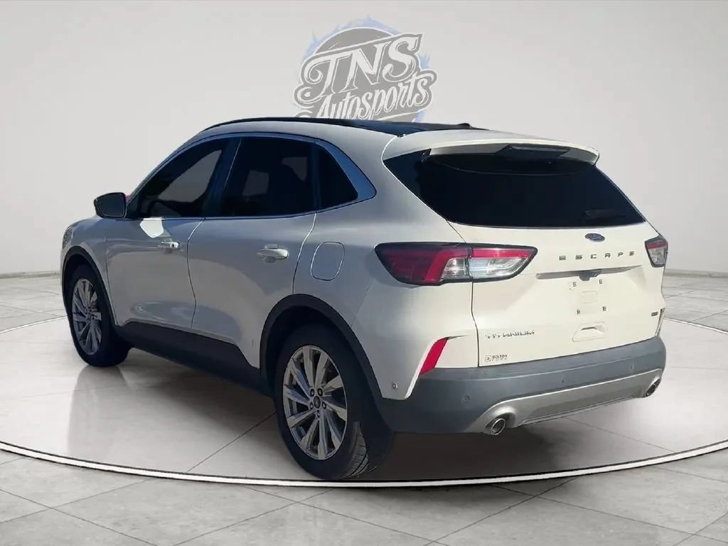 Used 2021 Ford Escape Titanium w/ Titanium Elite Package FWD image 3