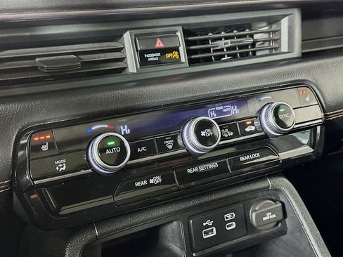 Certified 2023 Honda Pilot TrailSport image 28