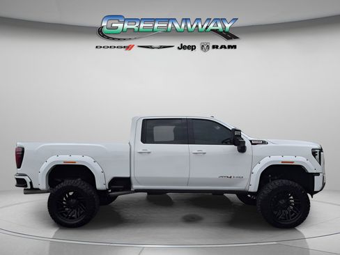 Used 2025 GMC Sierra 2500 AT4 w/ AT4 Premium Plus Package AWD/4WD image 4