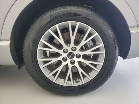 Used 2025 Genesis GV80 2.5T Standard AWD/4WD image 13