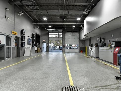 Used 2023 Land Rover Range Rover SE image 34