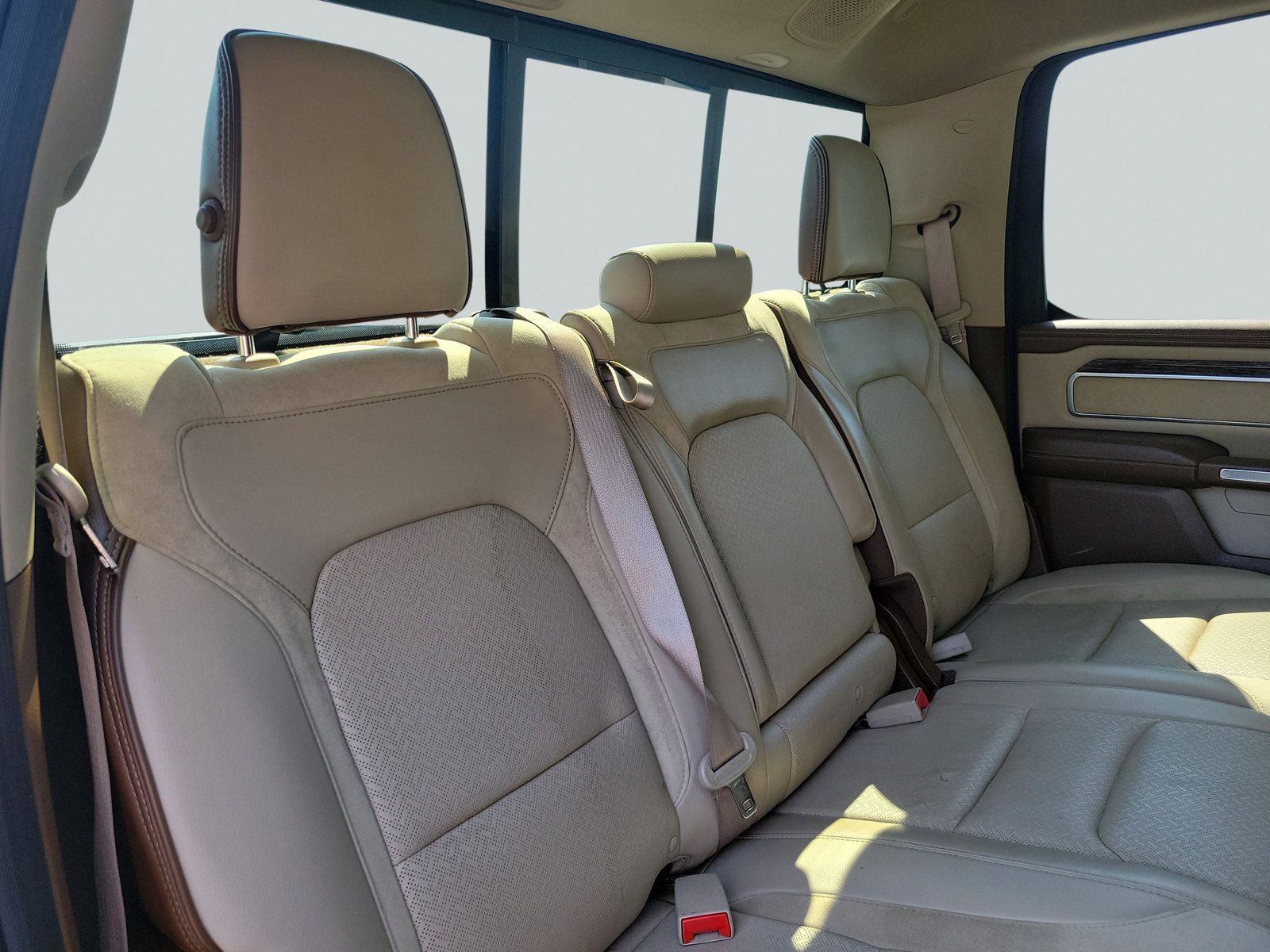 Used 2019 RAM 1500 Laramie AWD/4WD image 33
