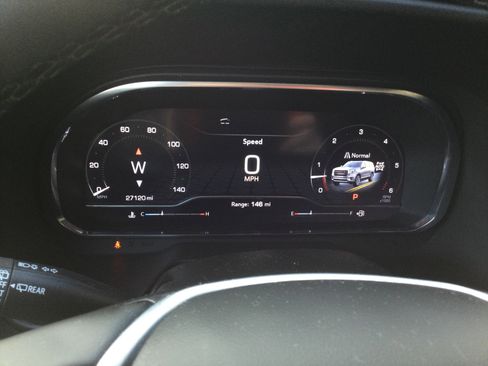 Used 2024 GMC Yukon SLT w/ SLT Luxury Package image 23