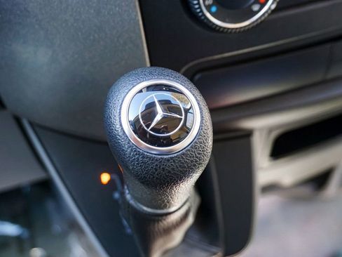 Used 2015 Mercedes-Benz Sprinter 2500 image 54