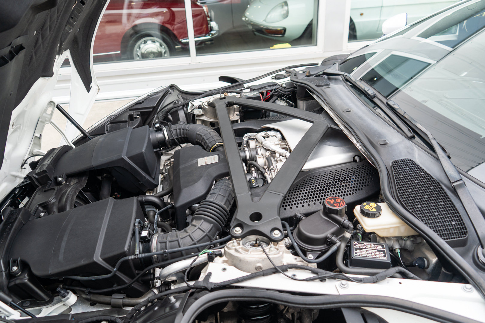 Used 2019 Aston Martin DB11 Coupe RWD image 39