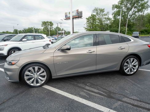 Used 2018 Chevrolet Malibu Premier w/ Premier Sun and Wheel Package FWD image 3
