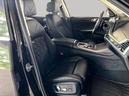 Used 2025 BMW X7 xDrive40i w/ Premium Package AWD/4WD image 8