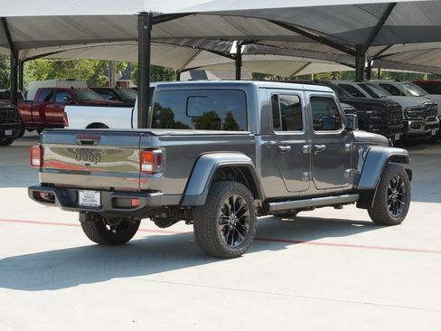 Used 2025 Jeep Gladiator Sport AWD/4WD image 5