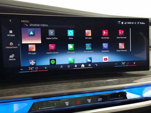 Used 2025 BMW 760i xDrive w/ Premium Package image 32