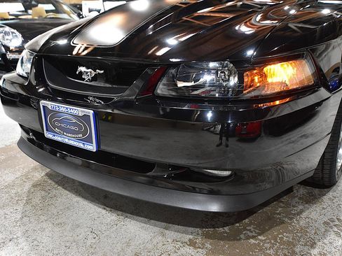Used 2004 Ford Mustang Mach 1 RWD image 4