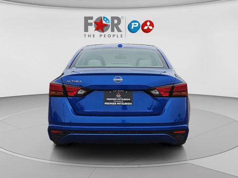 Used 2025 Nissan Altima 2.5 SV FWD image 4