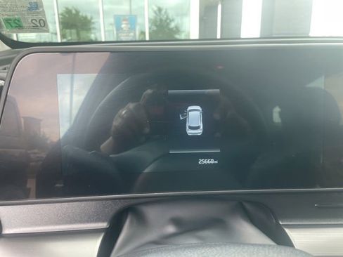 Used 2025 Kia Sportage EX FWD image 10