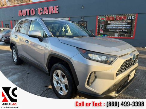 Used 2019 Toyota RAV4 LE image 1