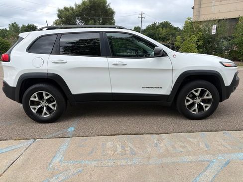 Used 2016 Jeep Cherokee Trailhawk w/ Leather Interior Group AWD/4WD image 4