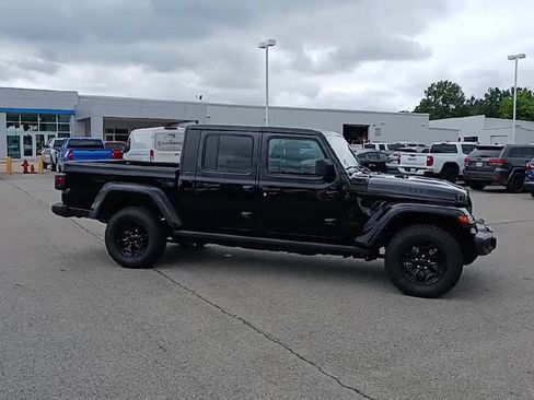 Used 2023 Jeep Gladiator Sport AWD/4WD image 4